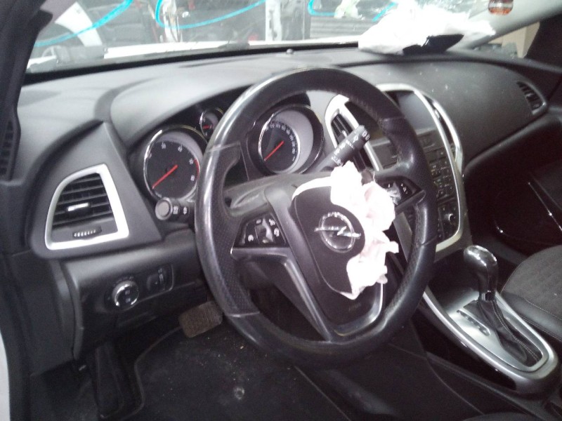 opel astra j gtc del año 2014