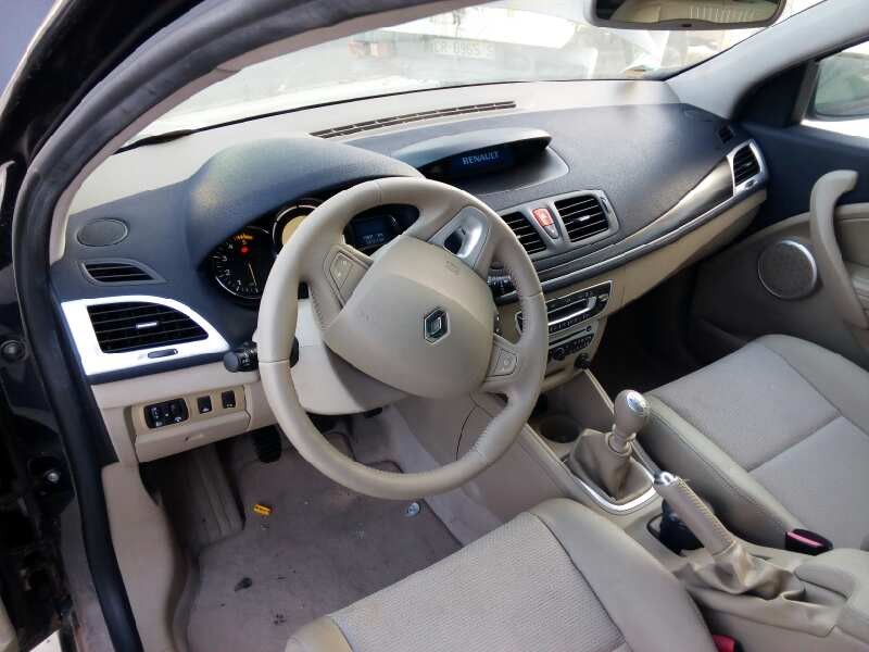 renault megane iii berlina 5 p del año 2011