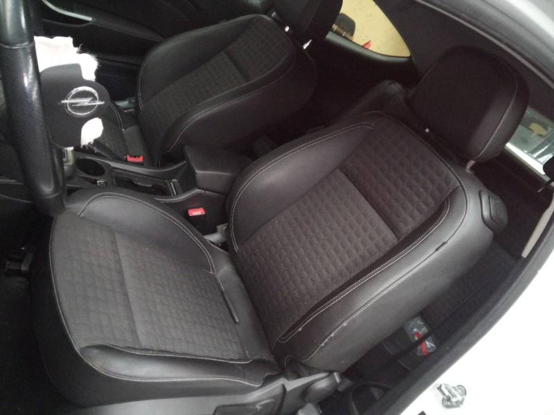 opel astra j gtc del año 2014