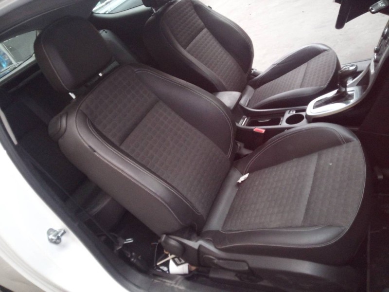 opel astra j gtc del año 2014