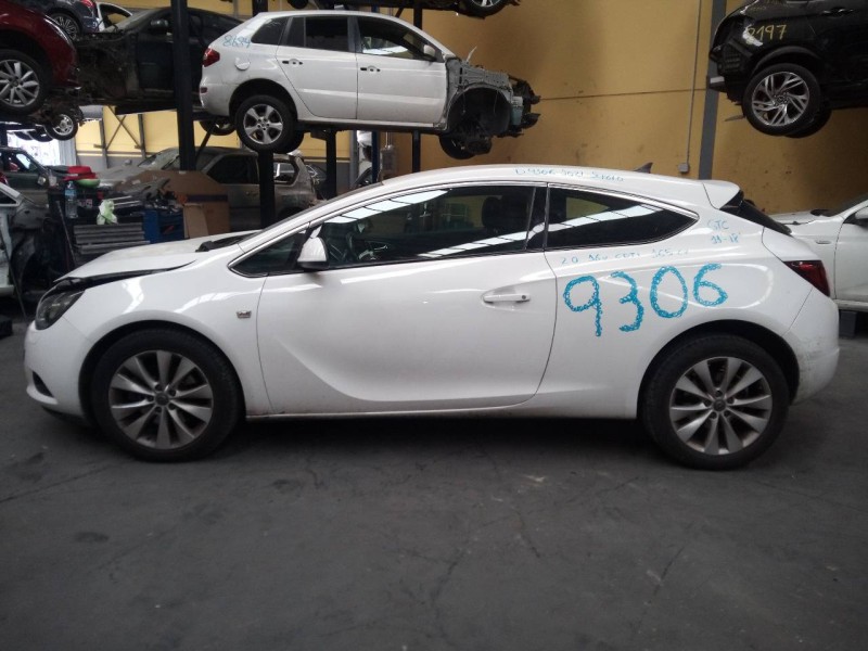 opel astra j gtc del año 2014