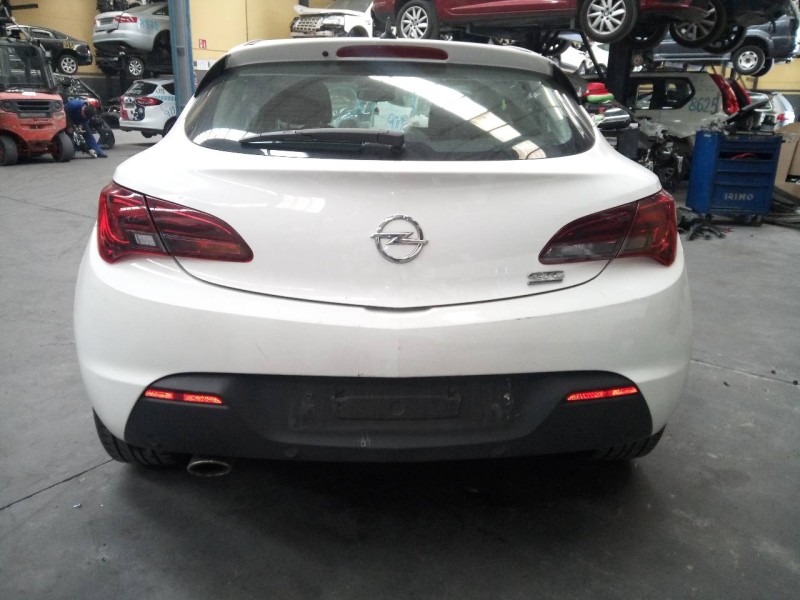 opel astra j gtc del año 2014