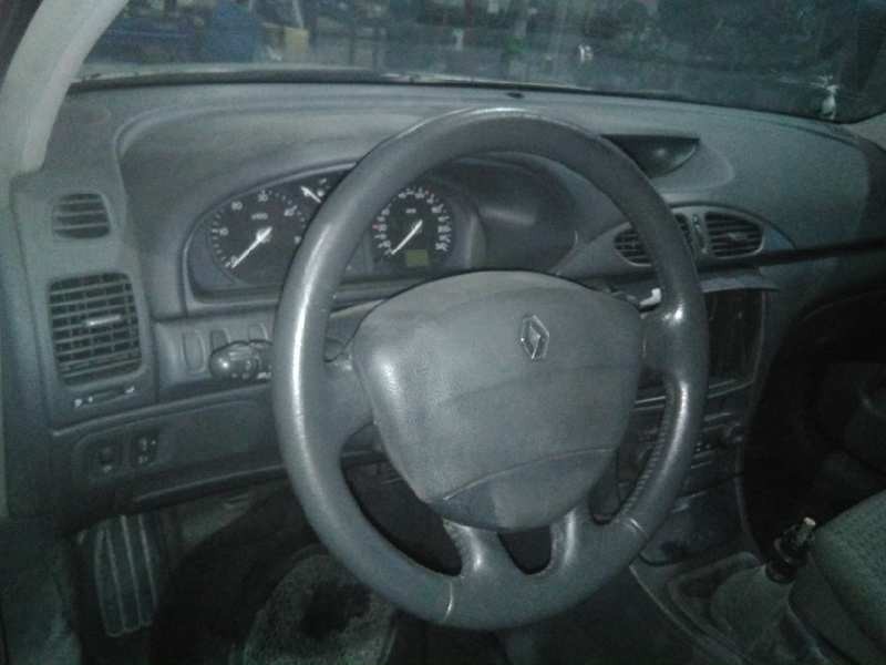renault laguna ii (bg0) del año 2003