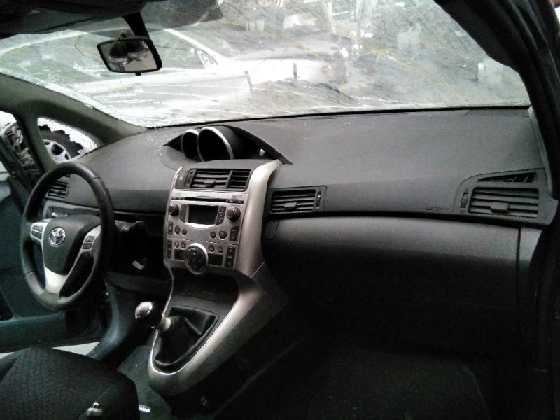 toyota verso del año 2011