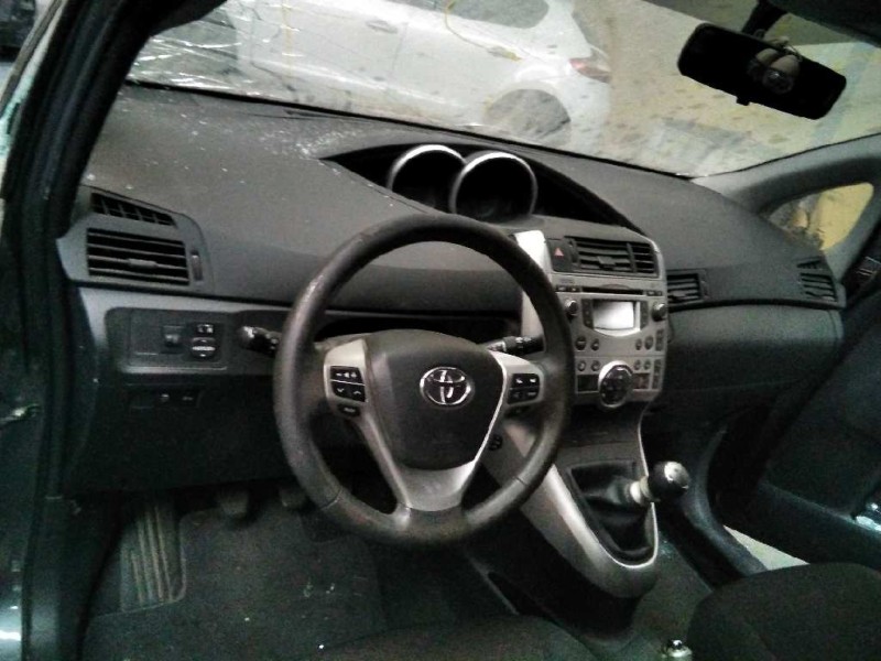 toyota verso del año 2011