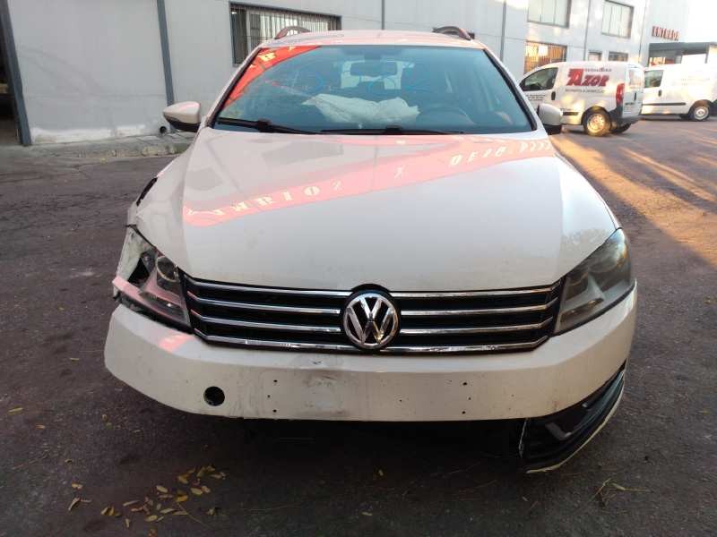 volkswagen passat variant (365) del año 2012