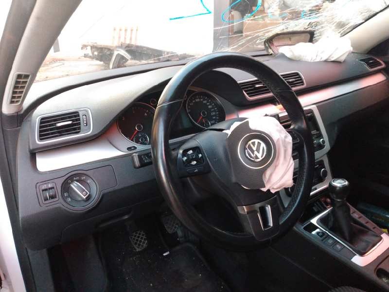 volkswagen passat variant (365) del año 2012