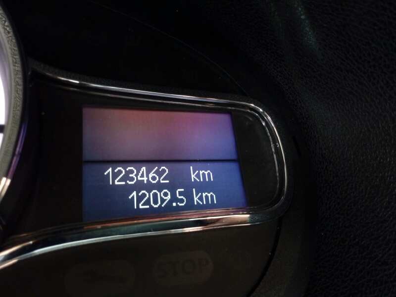 renault megane iii berlina 5 p del año 2009