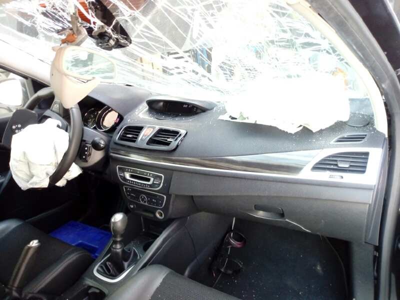 renault megane iii berlina 5 p del año 2009