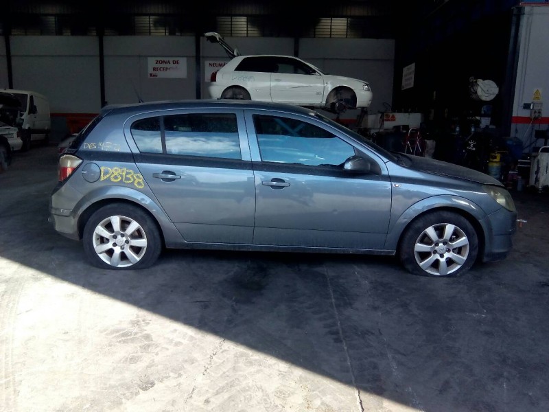 opel astra h berlina del año 2004