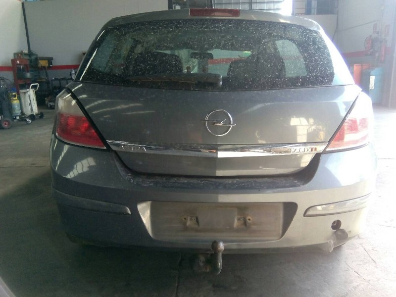 opel astra h berlina del año 2004