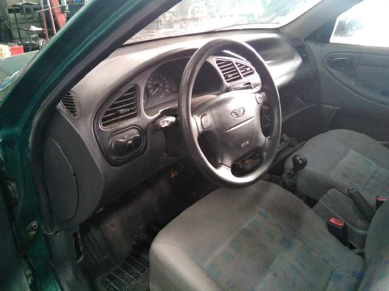 daewoo lanos del año 2002
