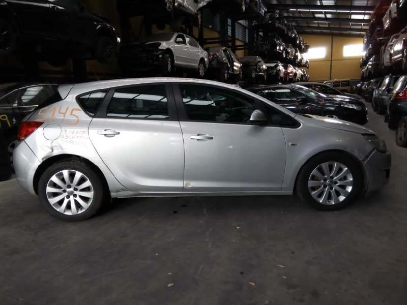 opel astra j lim. del año 2009