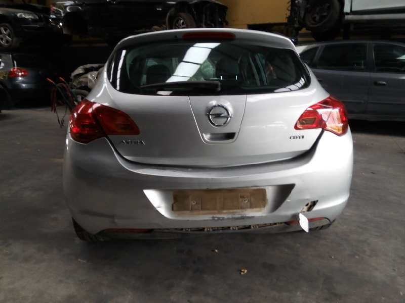 opel astra j lim. del año 2009