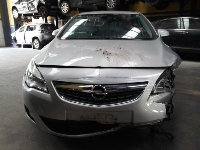 opel astra j lim. del año 2009