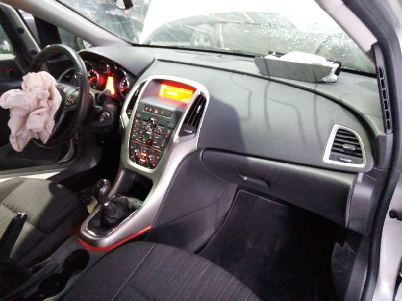 opel astra j lim. del año 2009