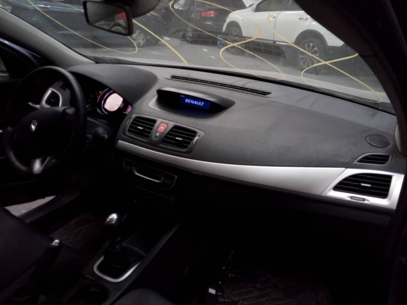 renault megane iii berlina 5 p del año 2010