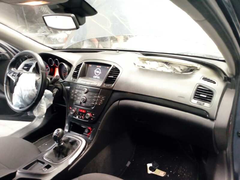 opel insignia berlina del año 2011