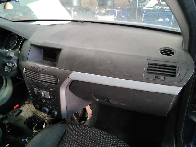 opel astra h berlina del año 2005