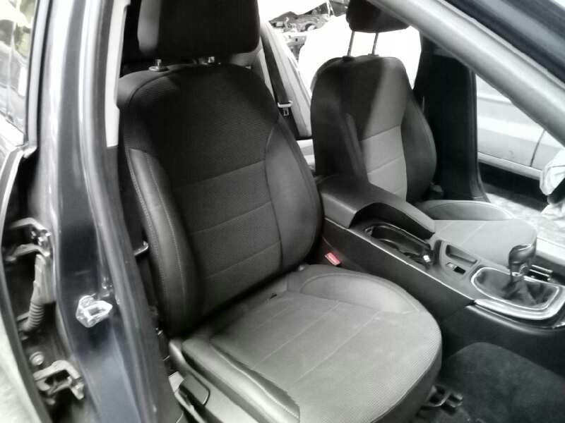 opel insignia berlina del año 2011