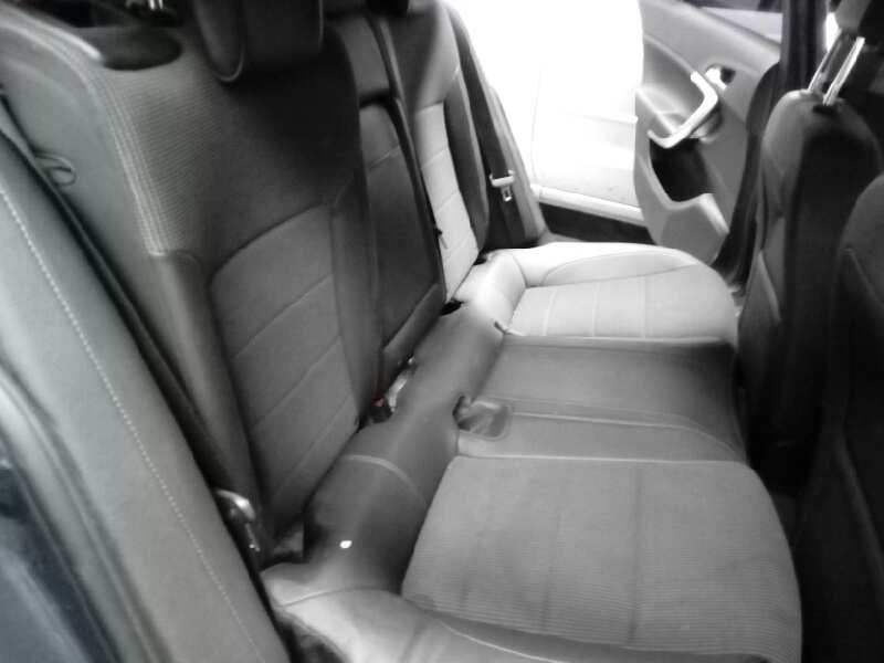 opel insignia berlina del año 2011