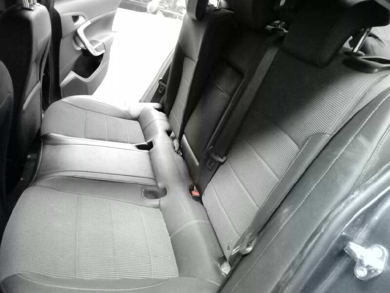 opel insignia berlina del año 2011