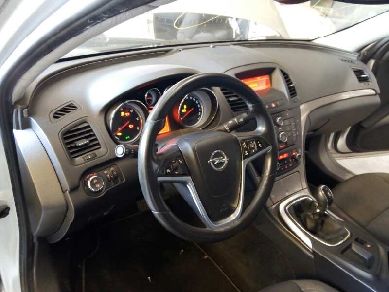 opel insignia berlina del año 2011
