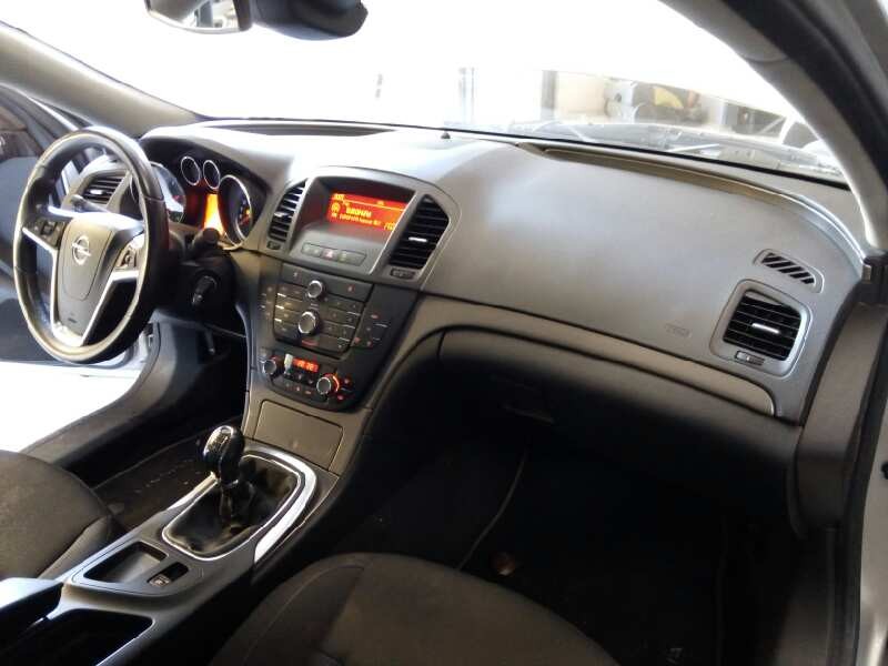 opel insignia berlina del año 2011