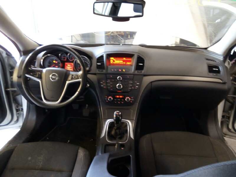 opel insignia berlina del año 2011