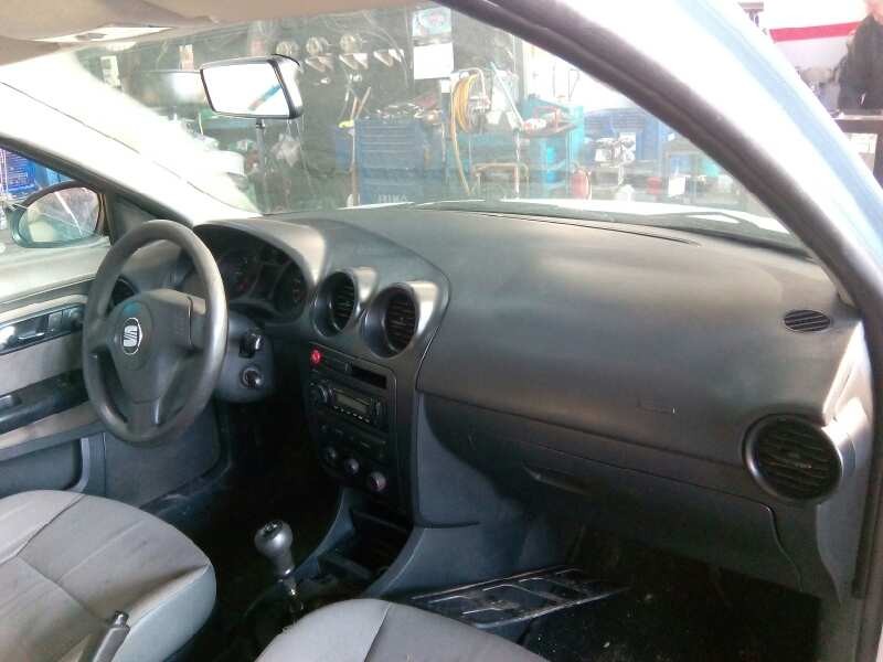 seat ibiza (6l1) del año 2003