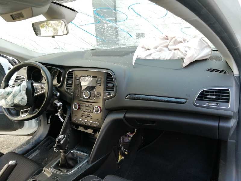 renault megane iv berlina 5p del año 2015
