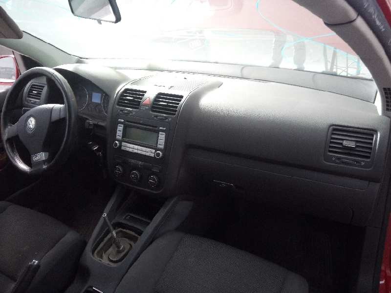 volkswagen golf v berlina (1k1) del año 2003