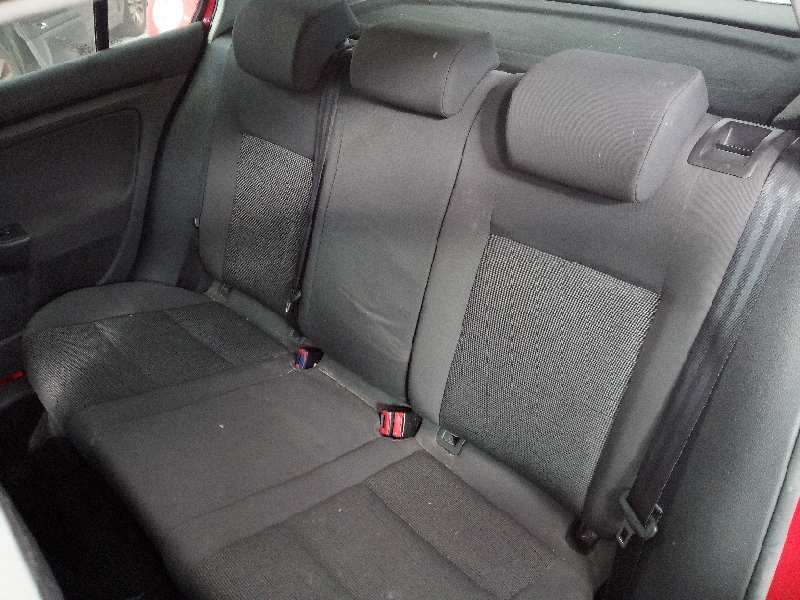 volkswagen golf v berlina (1k1) del año 2003