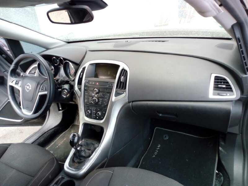 opel astra j lim. del año 2010