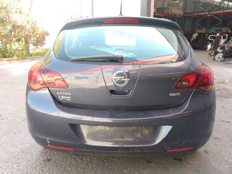 opel astra j lim. del año 2010