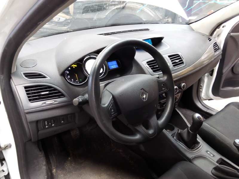 renault megane iii berlina 5 p del año 2013