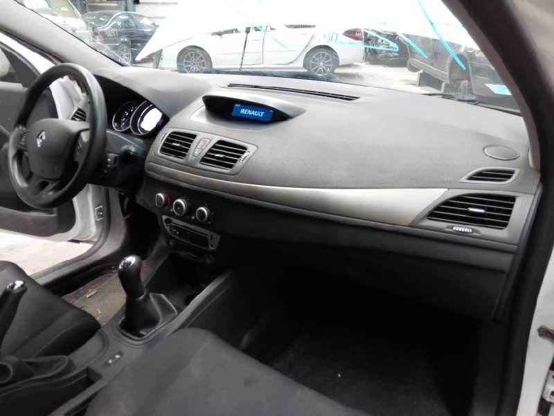 renault megane iii berlina 5 p del año 2013