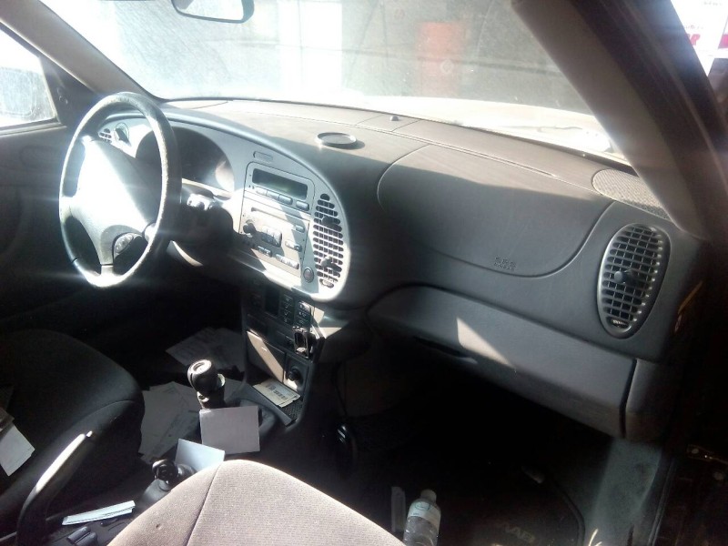 saab 9-3 berlina del año 2001