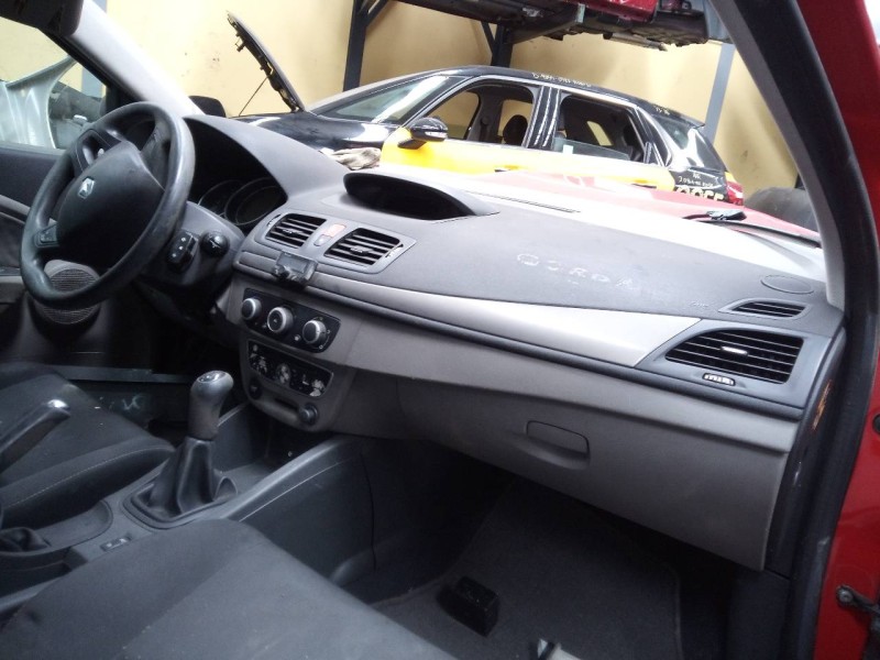 renault megane iii berlina 5 p del año 2008