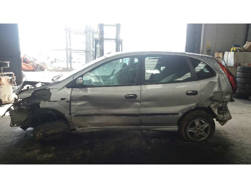 nissan almera tino (v10m) del año 2003