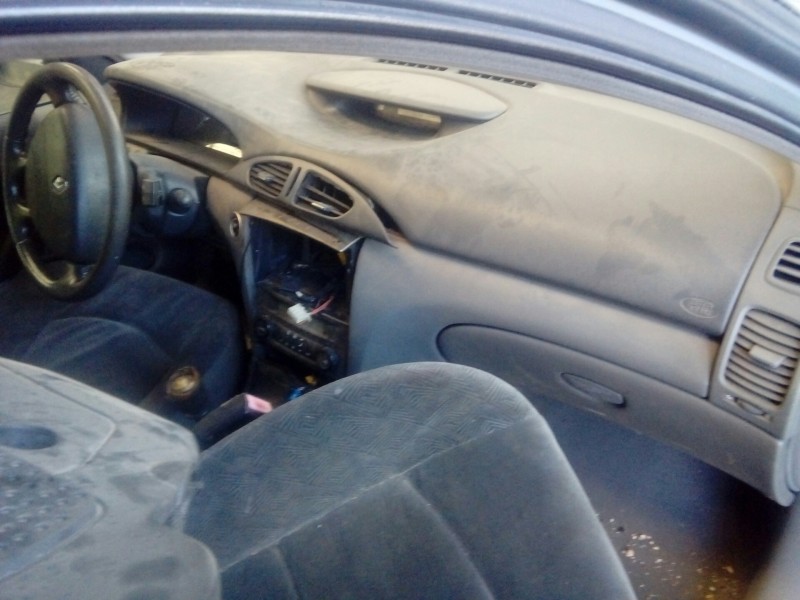 renault laguna ii (bg0) del año 2001