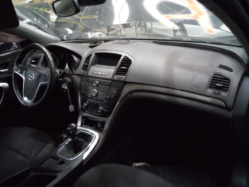 opel insignia berlina del año 2010