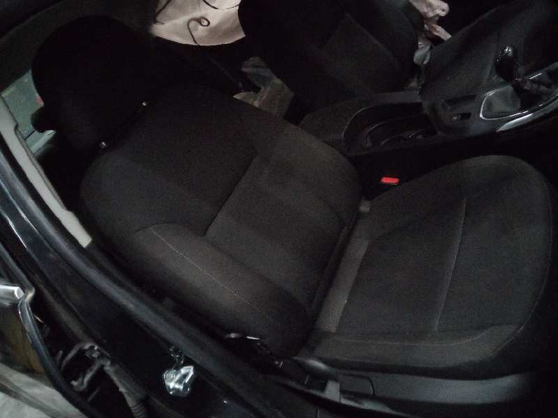 opel insignia berlina del año 2010