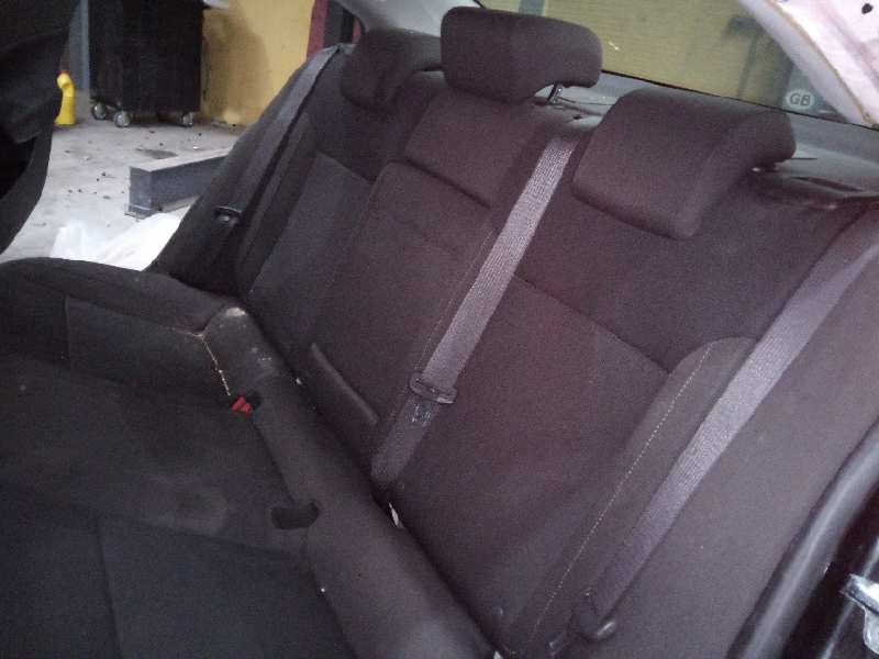 opel insignia berlina del año 2010