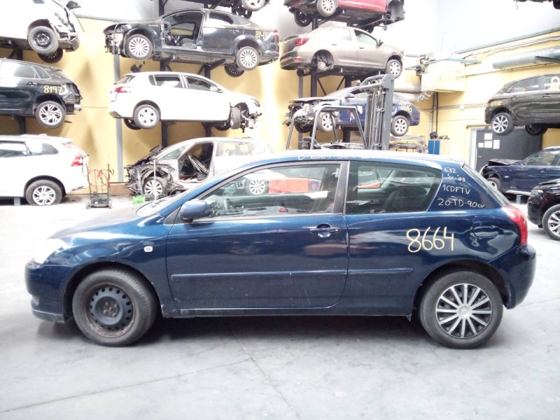 toyota corolla (e12) del año 2001