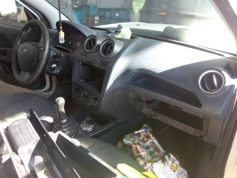 ford fiesta (cbk) del año 2001