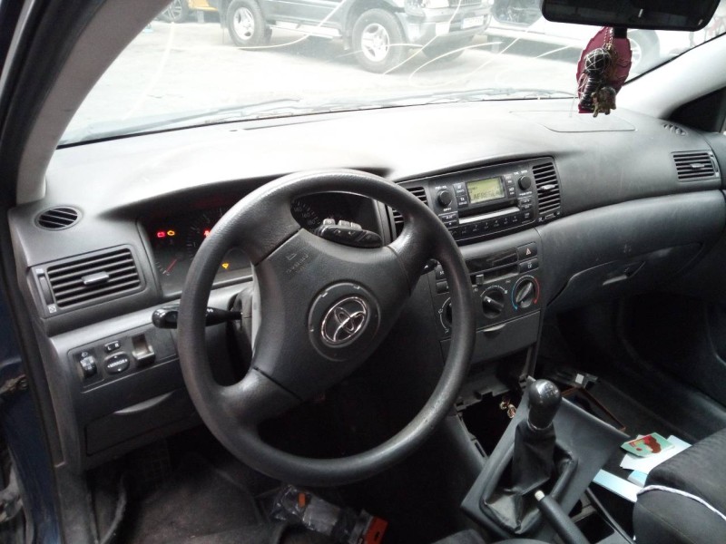 toyota corolla (e12) del año 2001