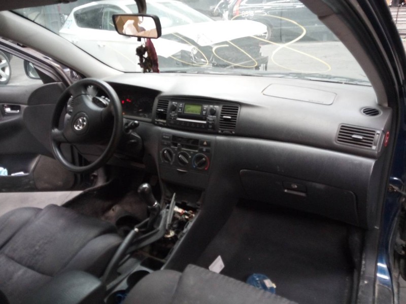 toyota corolla (e12) del año 2001