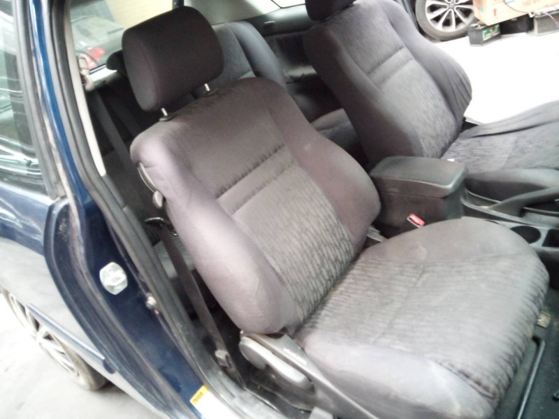 toyota corolla (e12) del año 2001