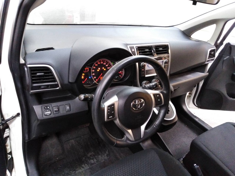 toyota verso-s del año 2018